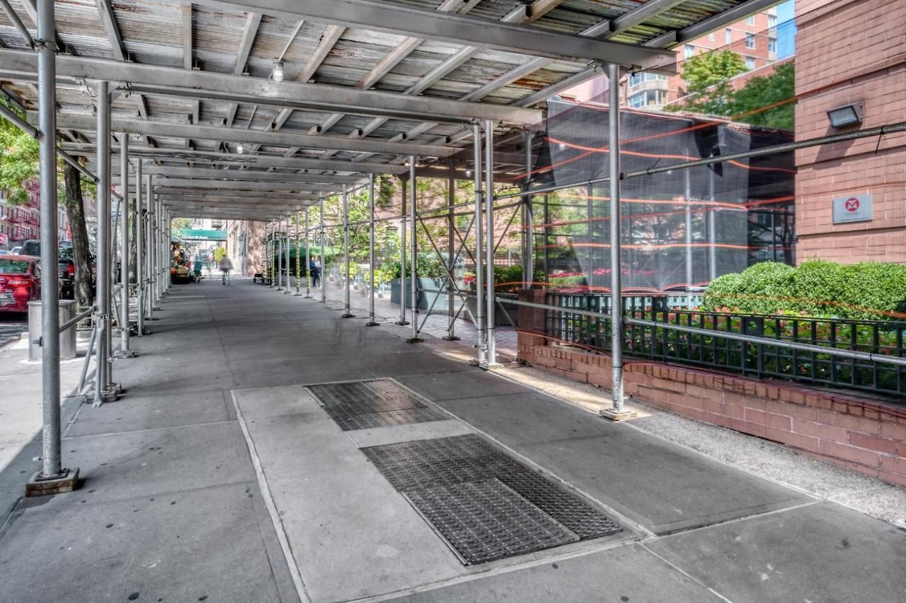 Apartment Ues 2br W Elevator Doorman Gym Nr Park Nyc-1072 New York
