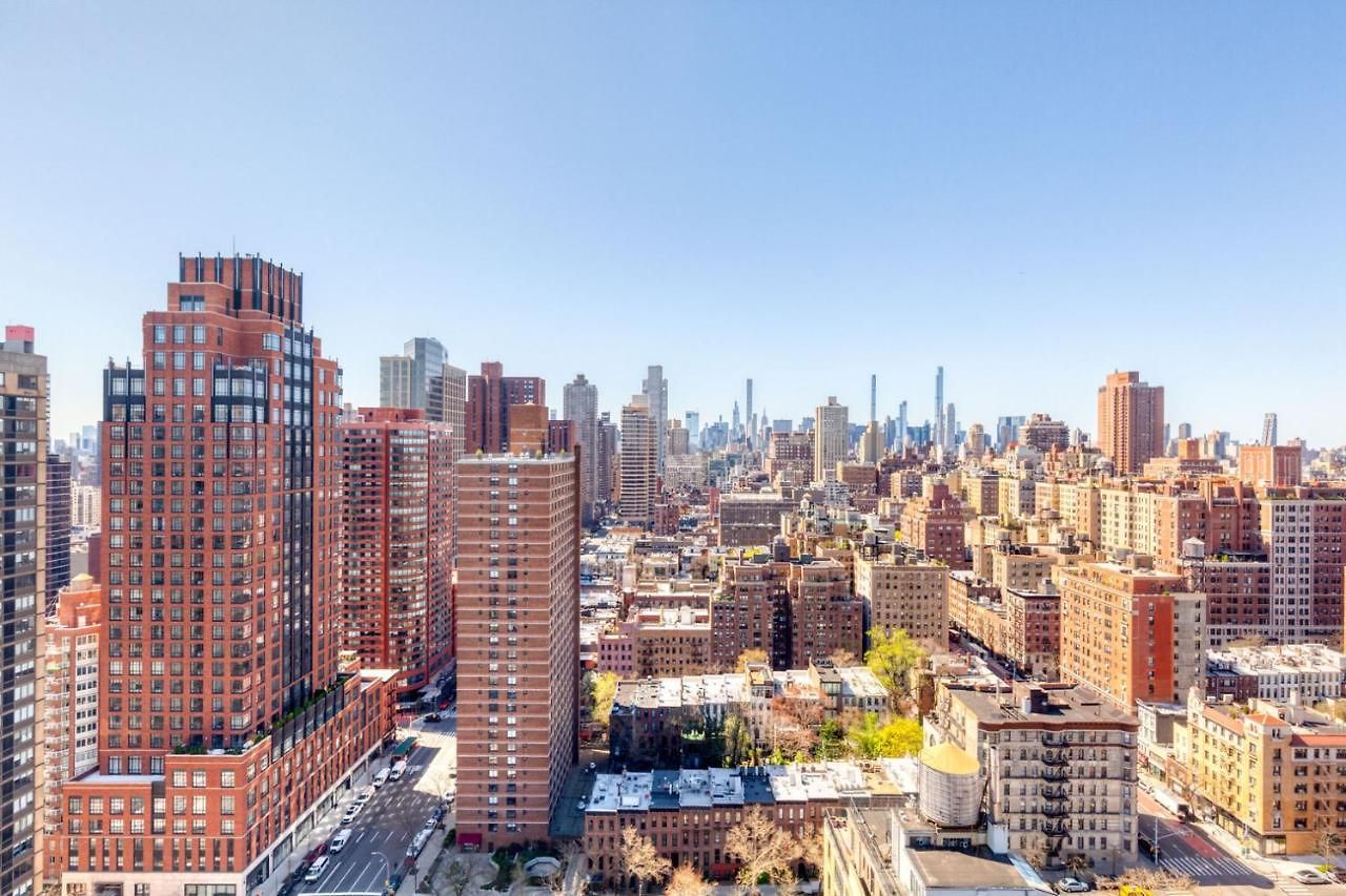 Ues 2br W Elevator Doorman Gym Nr Park Nyc-1072 * New York