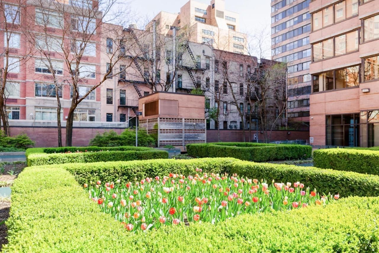 Ues 2br W Elevator Doorman Gym Nr Park Nyc-1072 Apartment New York