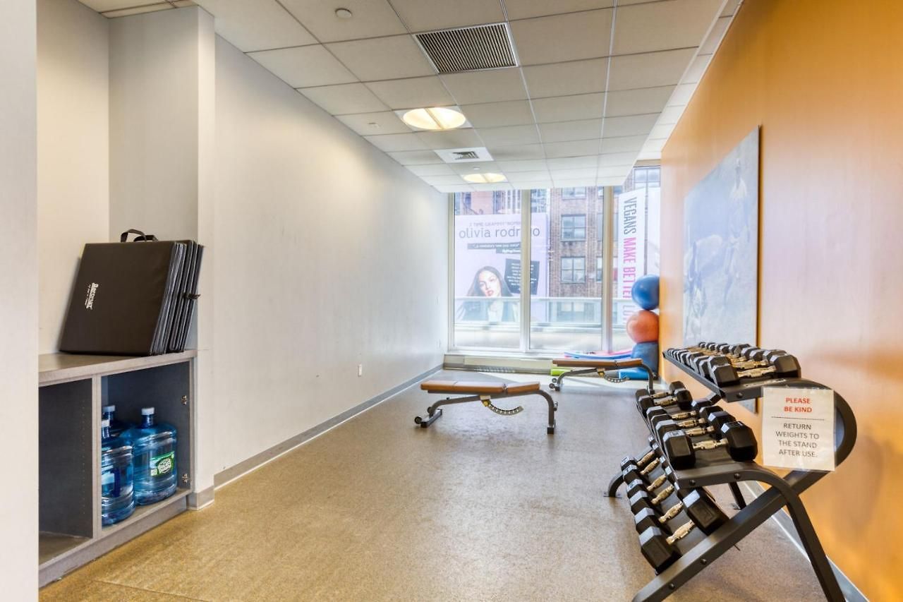 Midtown 1br W Doorman Gym Nr Times Sq Nyc-697 New York
