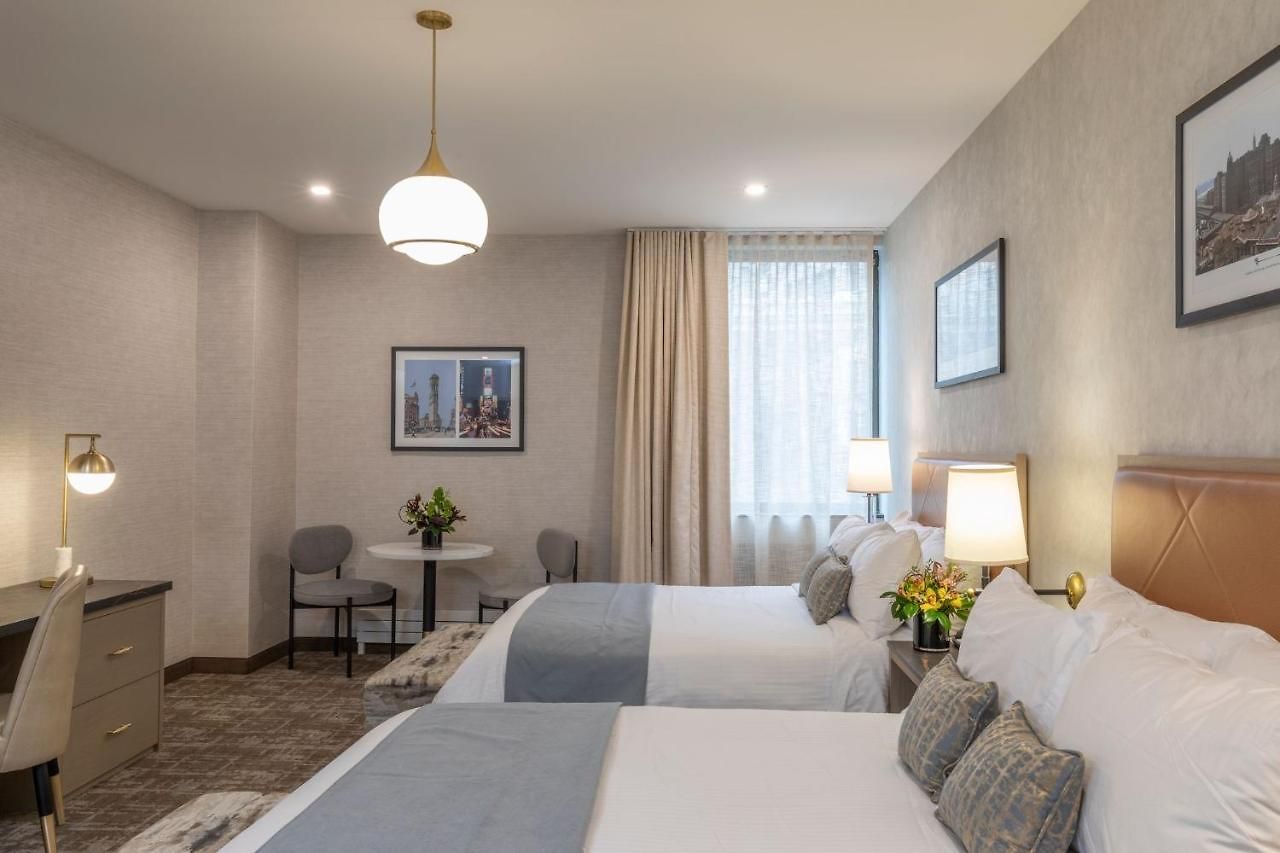 Broadway Plaza 4*