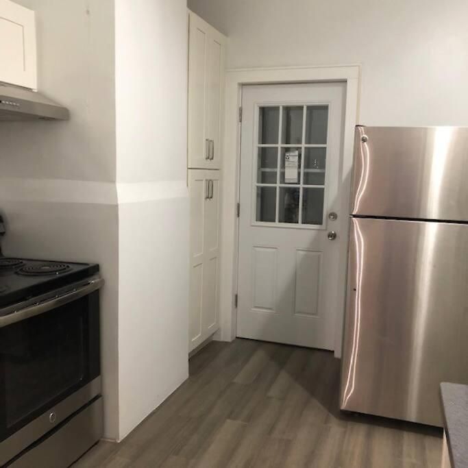 Private In Townhouse W Shared Baths Qn Bed 1-3ppl Apartment *