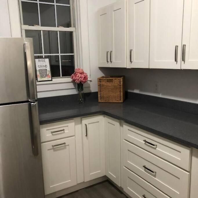 Private In Townhouse W Shared Baths Qn Bed 1-3ppl Apartment