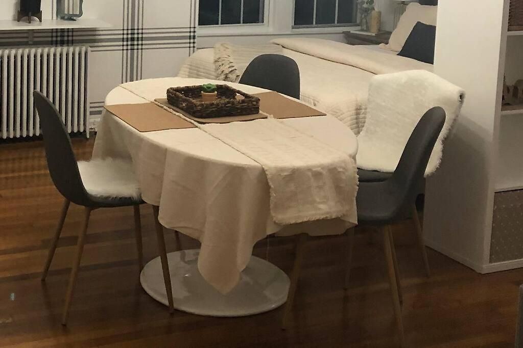 Private In Townhouse W Shared Baths Qn Bed 1-3ppl Apartment *