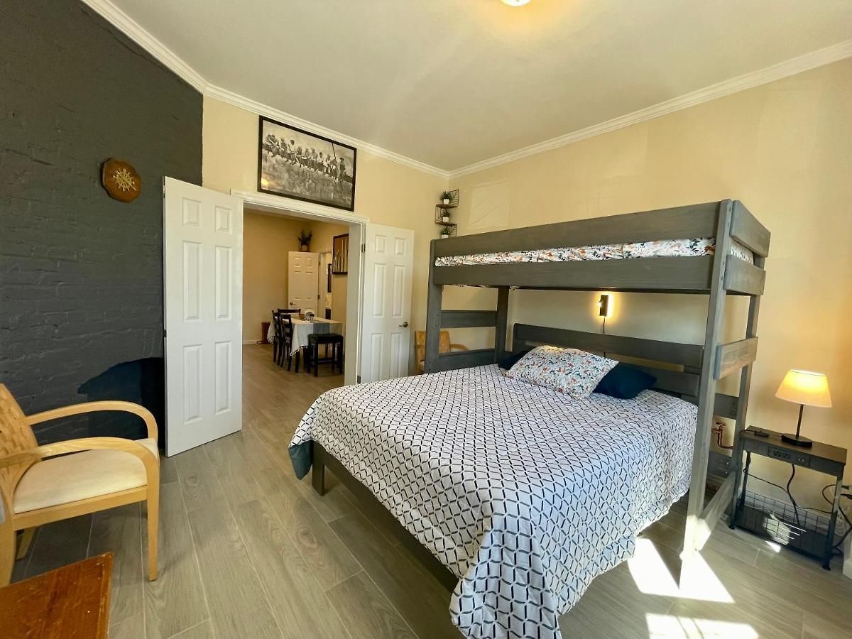 Private Bedroom Near The Free Ferry Boat! * New York