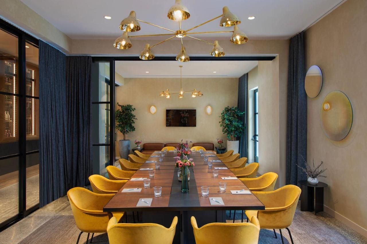 Moxy Brooklyn Williamsburg Hotel 3*