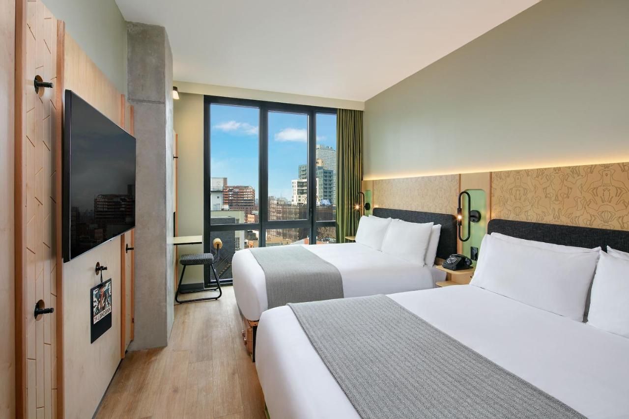 Moxy Brooklyn Williamsburg Hotel 3*