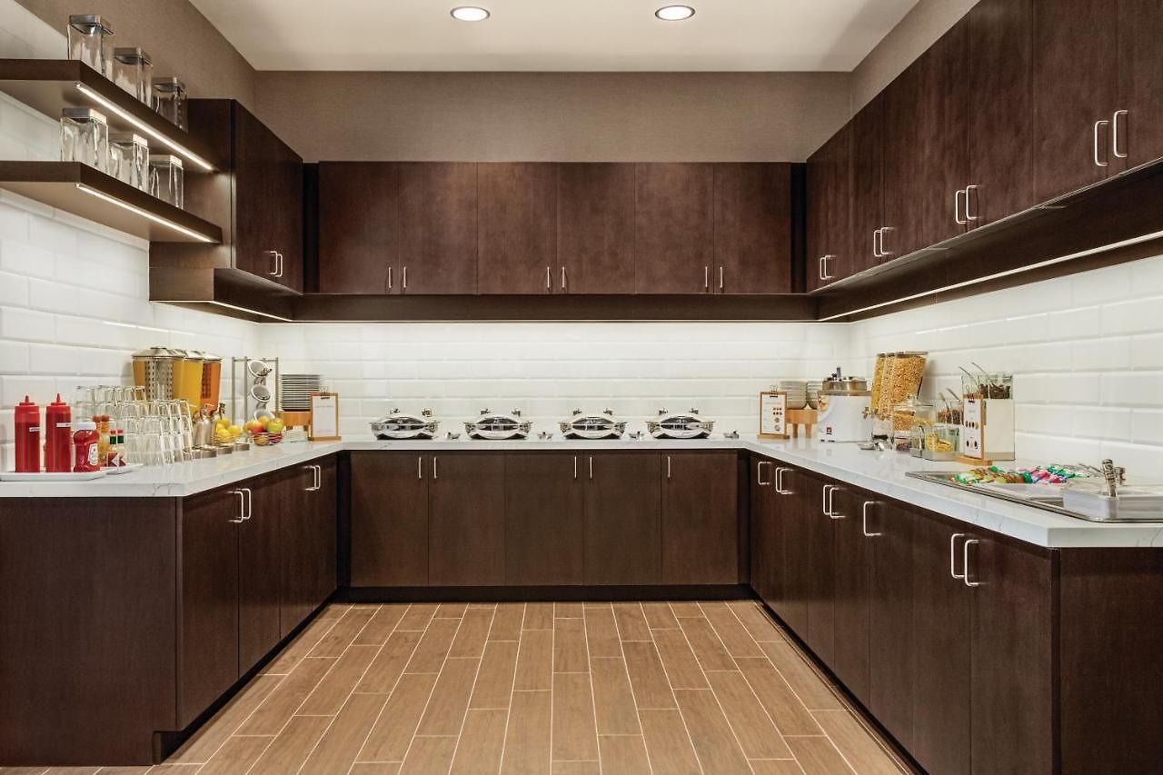 Hotel By Marriott Jfk Airport 3*