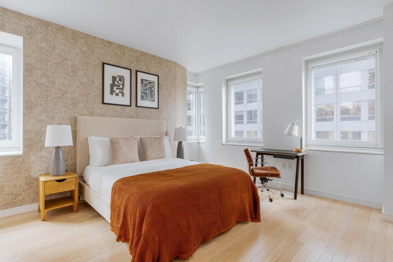 Apartment Midtown 1br W Doorman Gym Wd Nr Rock Center Nyc-1127 *