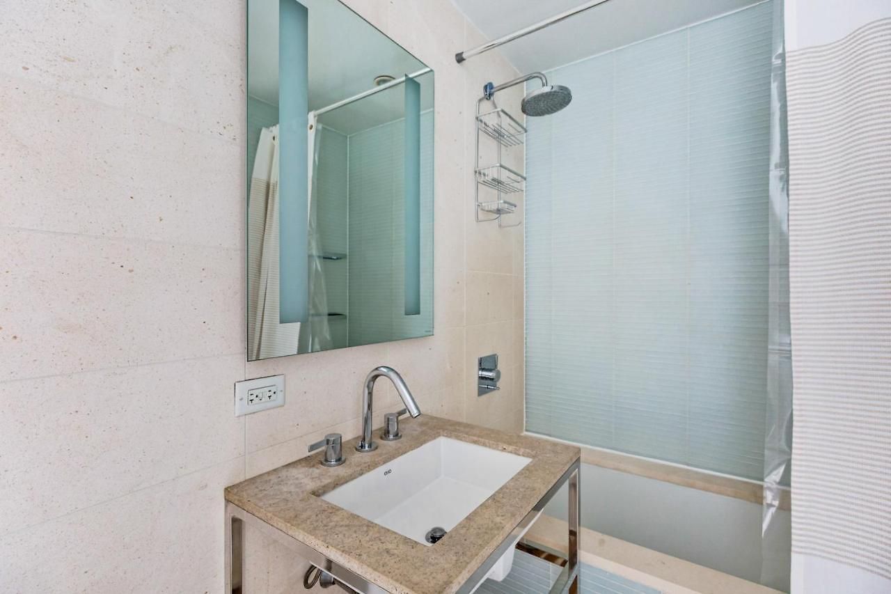 Midtown 1br W Doorman Gym Wd Nr Rock Center Nyc-1127 Apartment New York