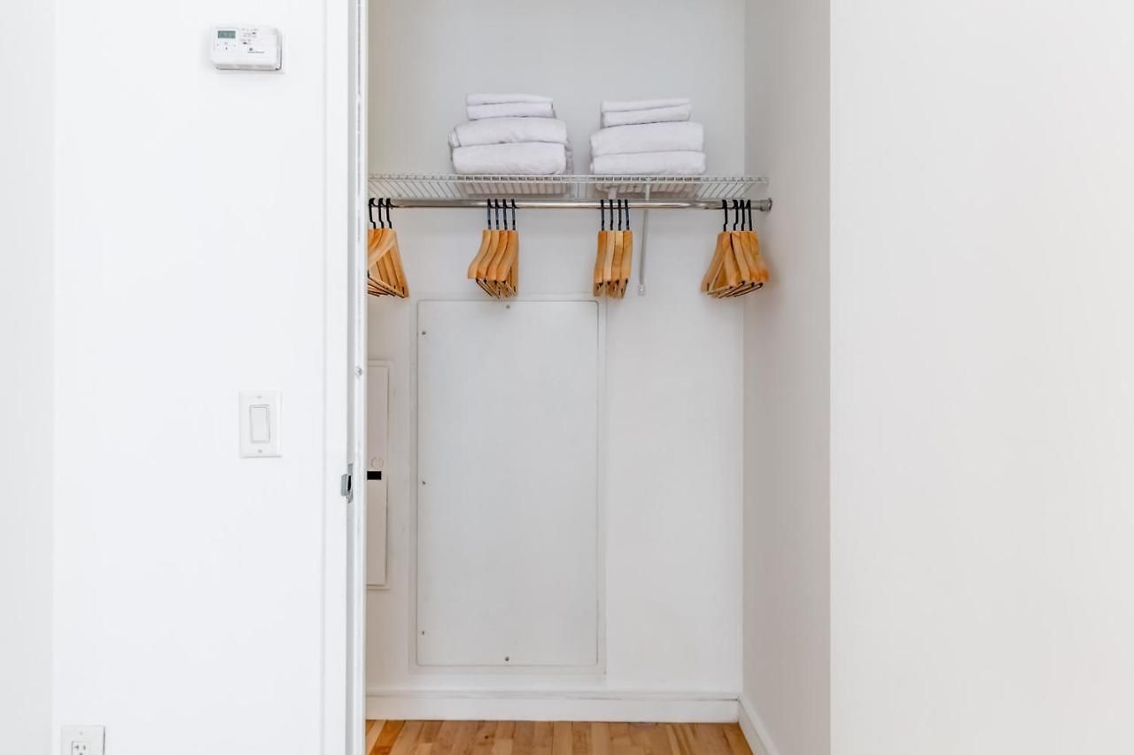 Midtown 1br W Doorman Gym Wd Nr Rock Center Nyc-1129 Apartment *