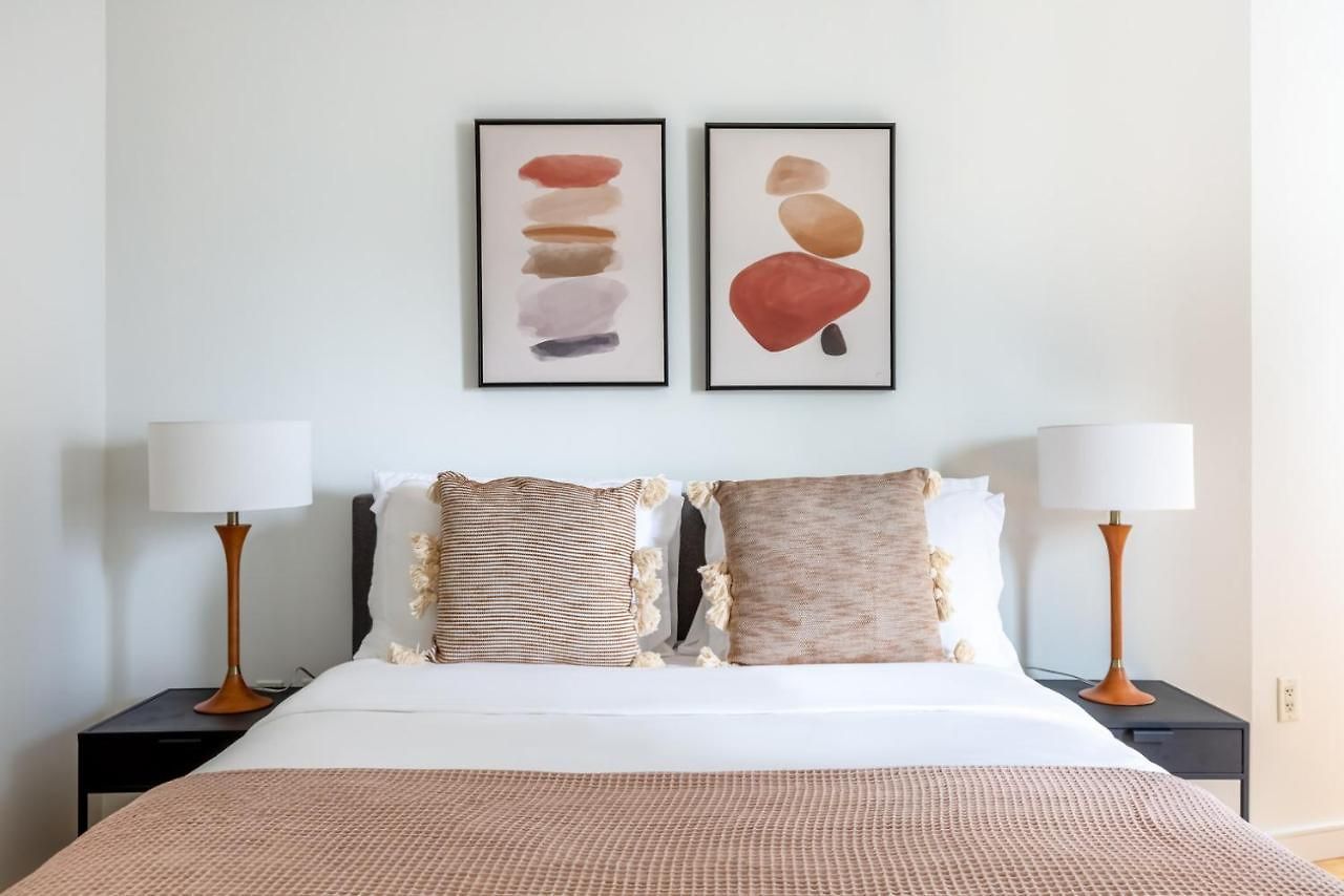 Midtown 1br W Doorman Gym Wd Nr Rock Center Nyc-1129 Apartment