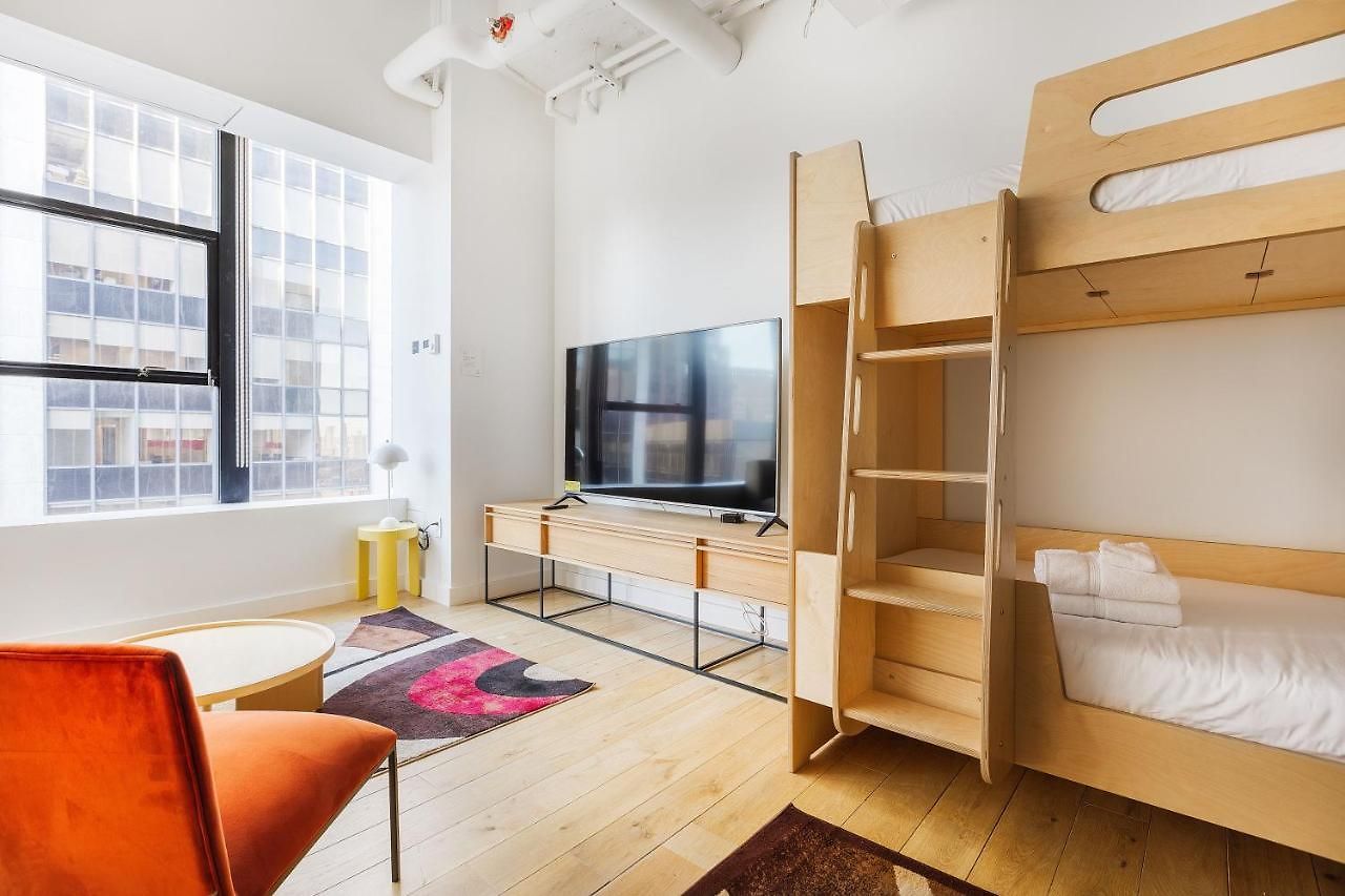 Placemakr Street Aparthotel 4*