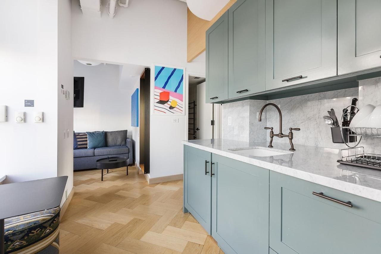 Placemakr Street Aparthotel 4*