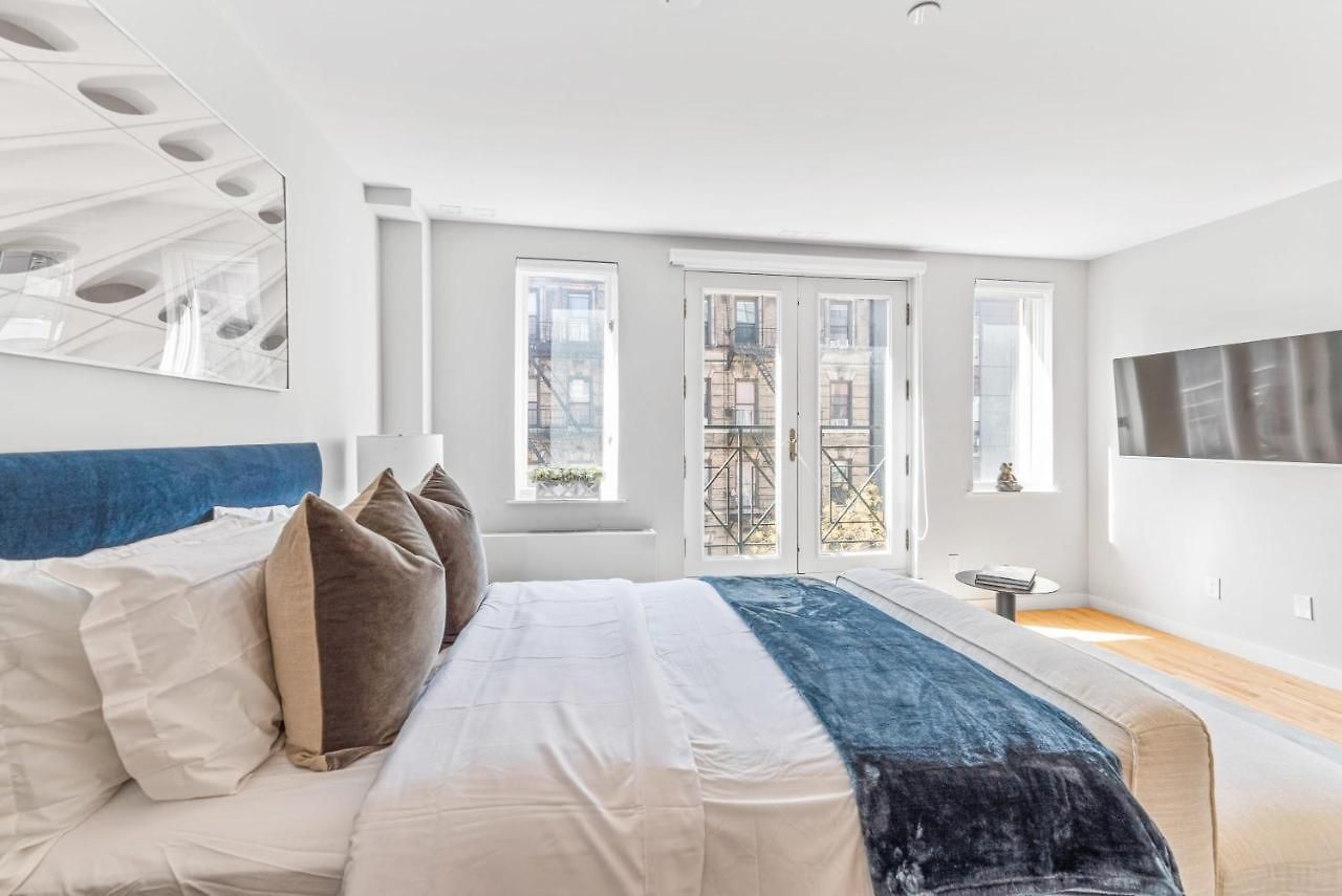 Luxe Studio In Upper East Side With Charming Juliet Balcony *