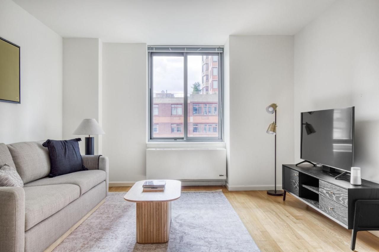 Lic 1br W Doorman Gym Pool Nr E River Nyc-690 Apartment New York