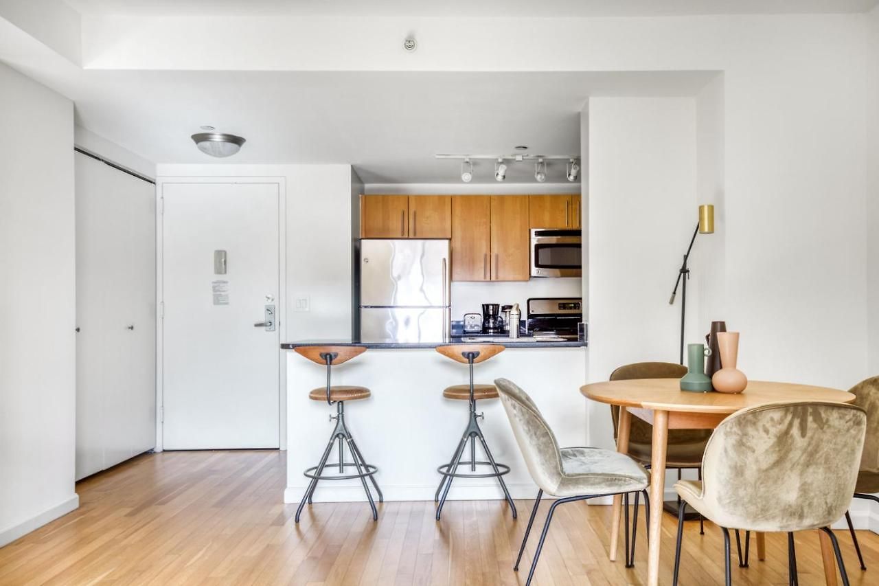 Lic 1br W Doorman Gym Pool Nr E River Nyc-690