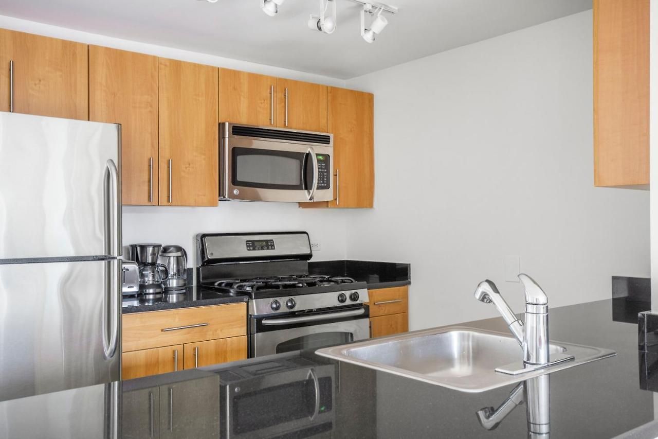 Lic 1br W Doorman Gym Pool Nr E River Nyc-690 * New York