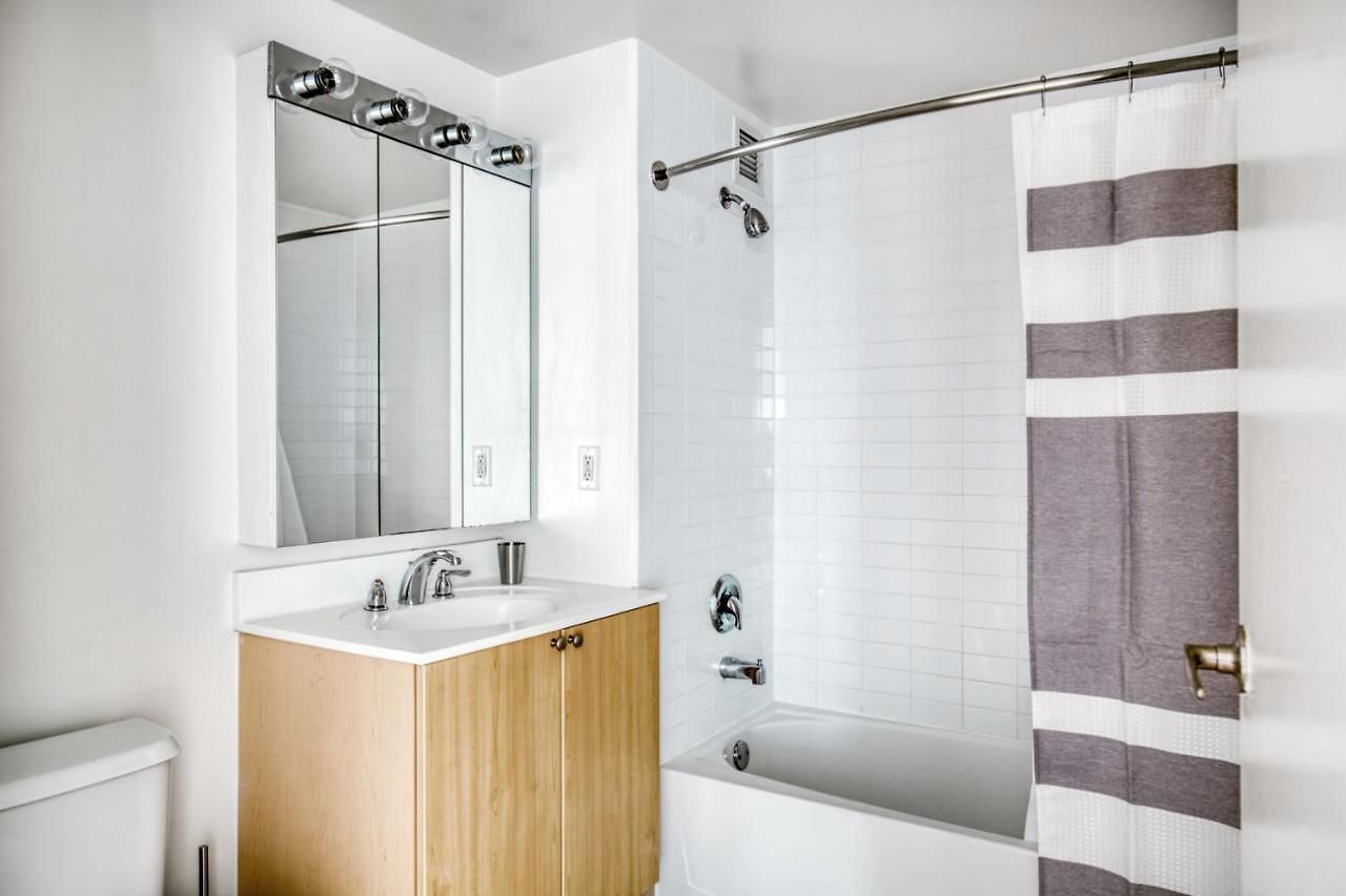 Lic 1br W Doorman Gym Pool Nr E River Nyc-690 *