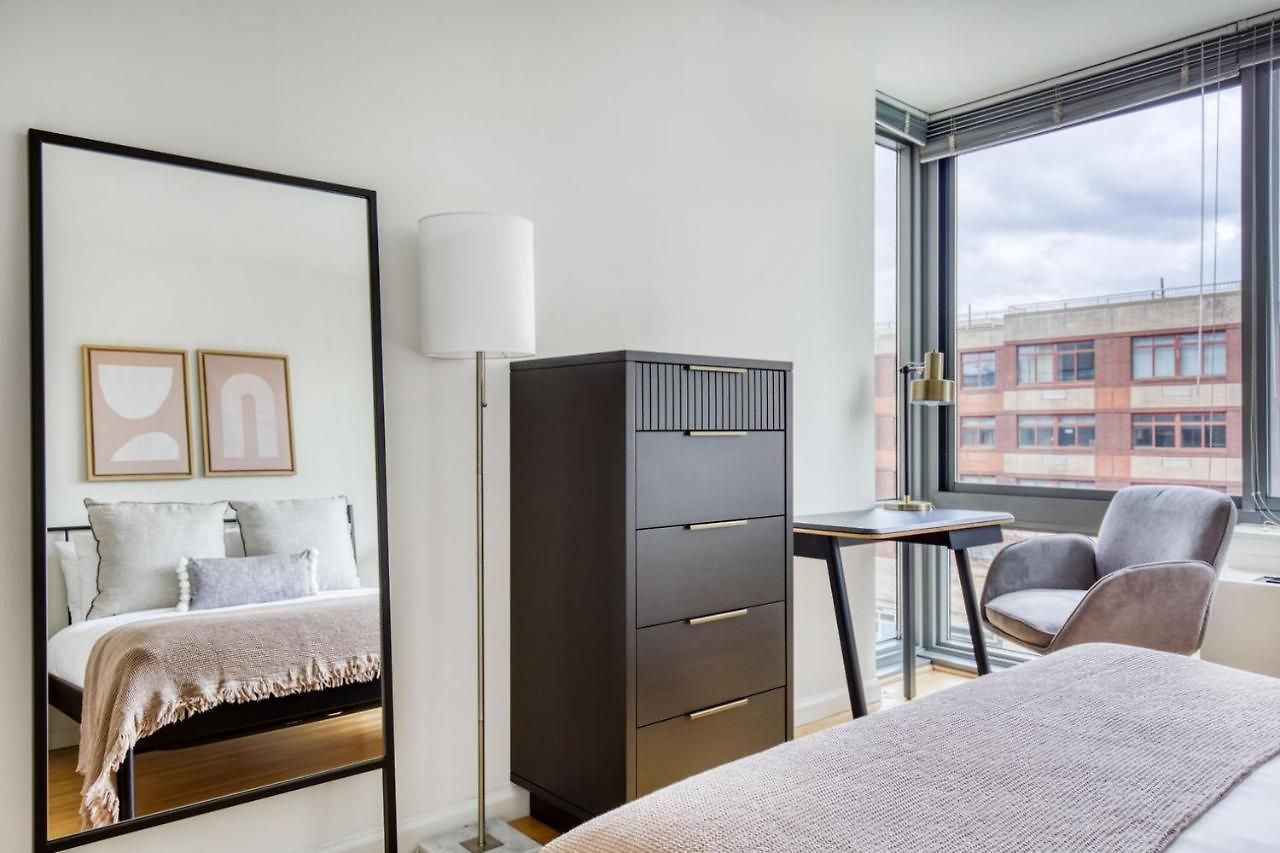 Apartment Lic 1br W Doorman Gym Pool Nr E River Nyc-690 *