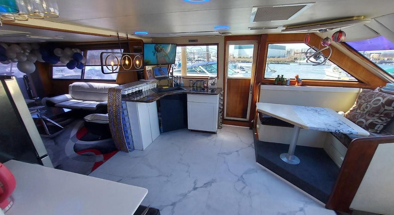 Botel Romantic @ Ocean 3-deck Yacht