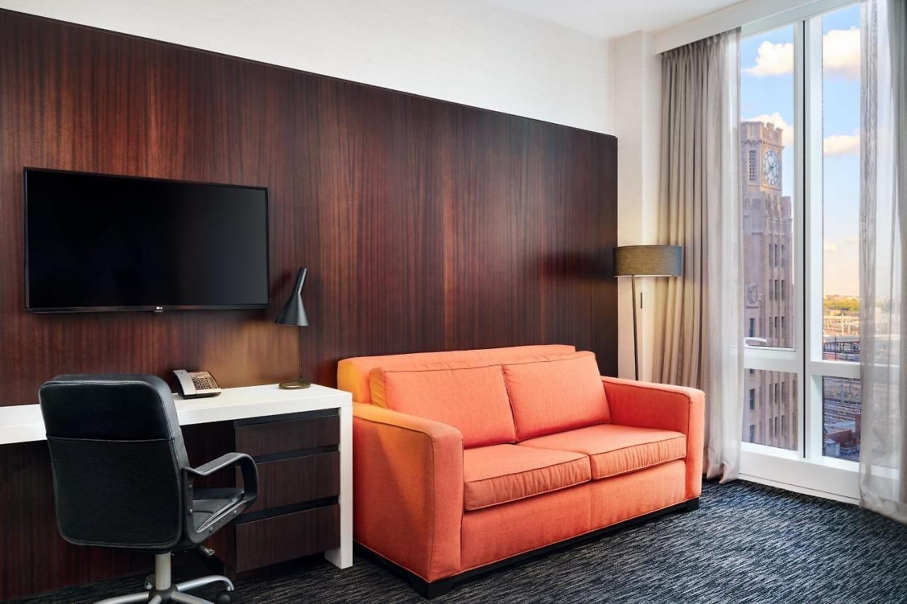 Courtyard By Marriott Long Island City/new York Manhattan View Hotel