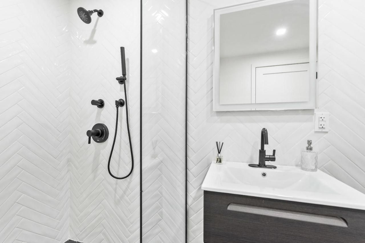 Holiday home Luxe Studio With Charming Juliet Balcony New York