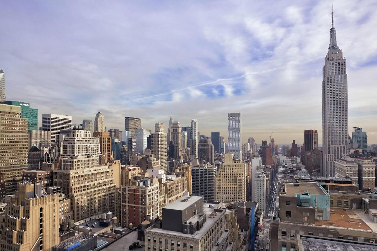 Renaissance Midtown 4*