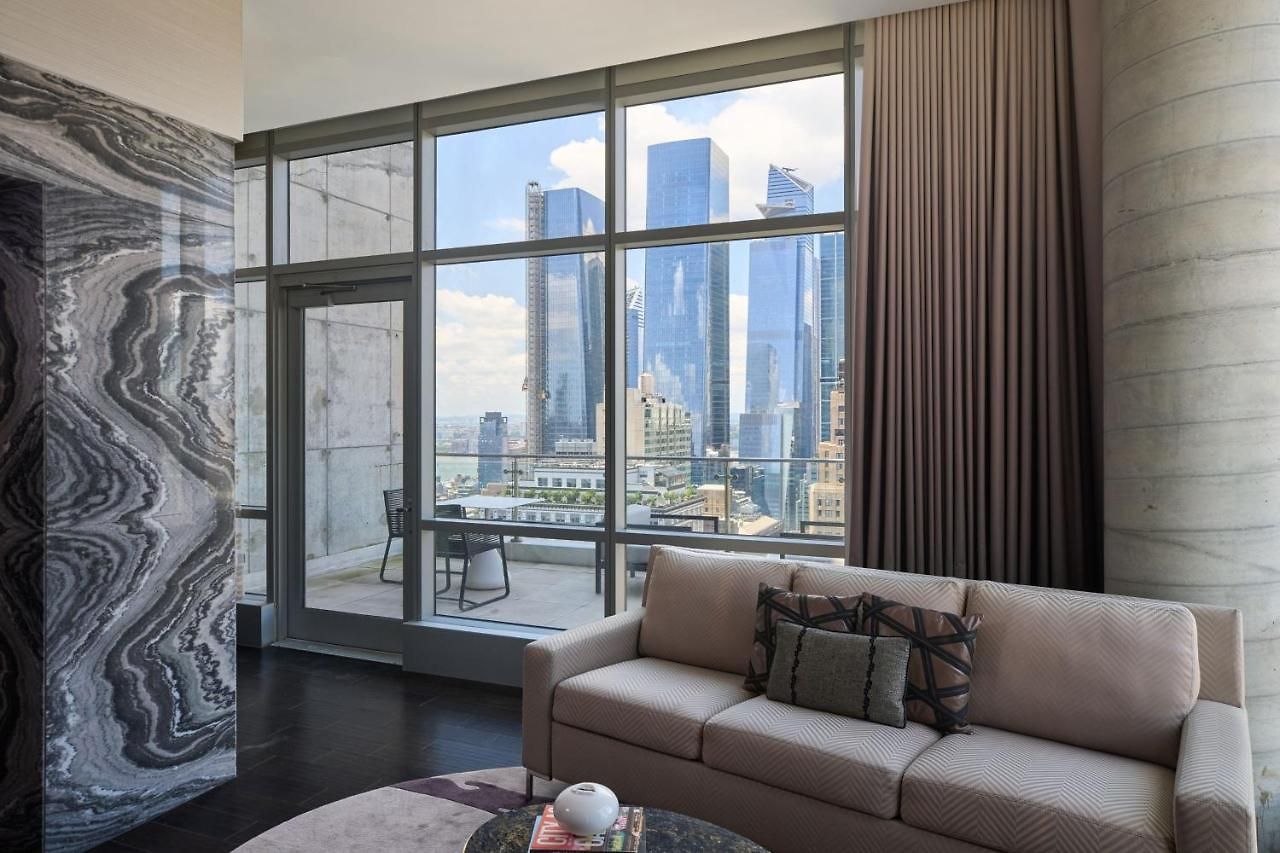 Renaissance Midtown Hotel 4*