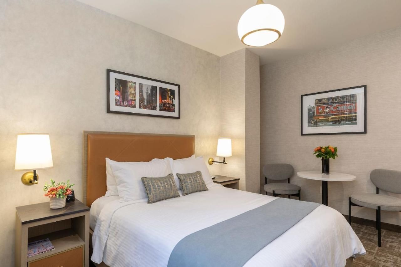 Broadway Plaza 4*