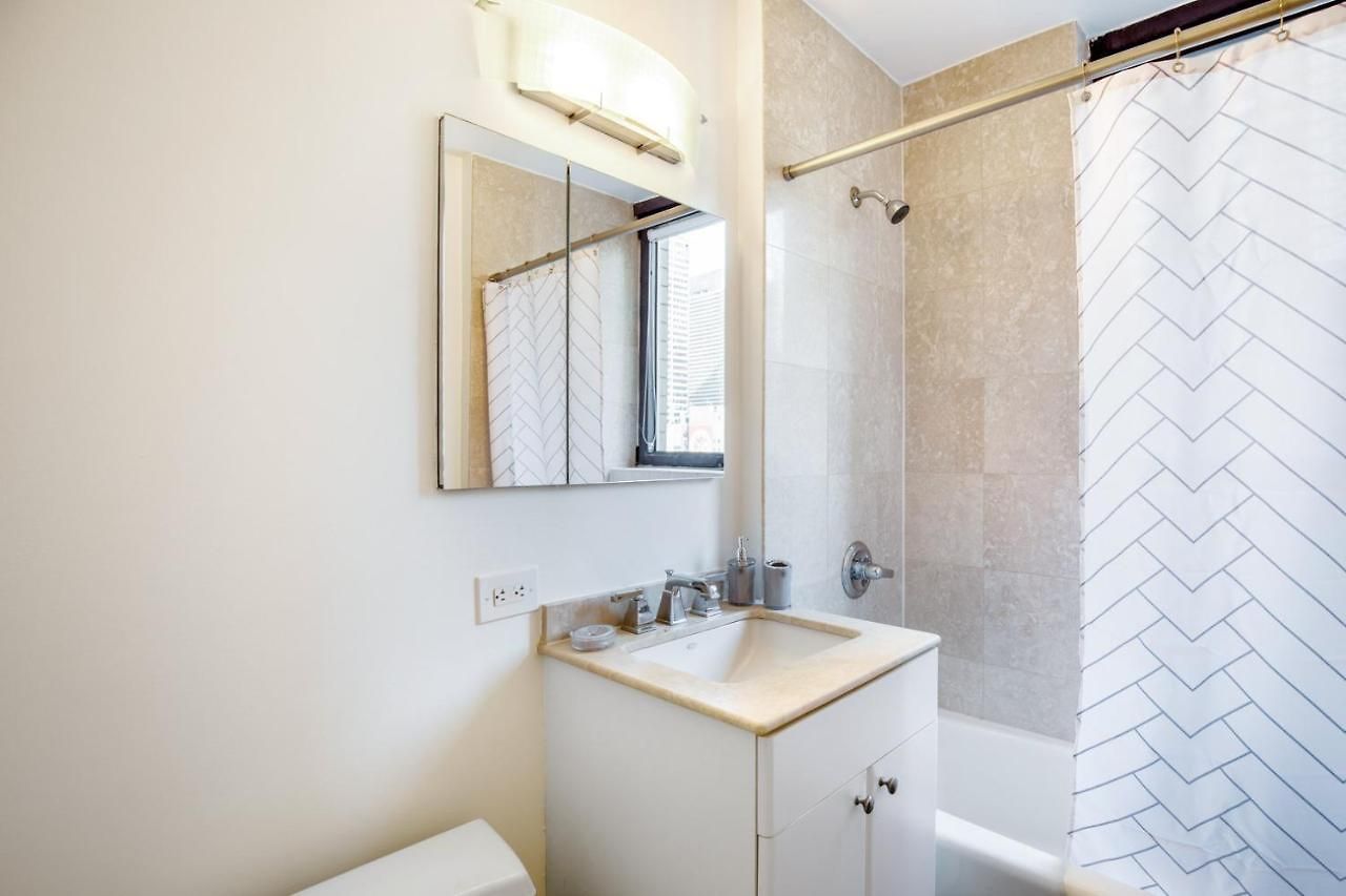 Apartment 1br Nr Times Sq W Indoor Rooftop Gym Nyc-141 *