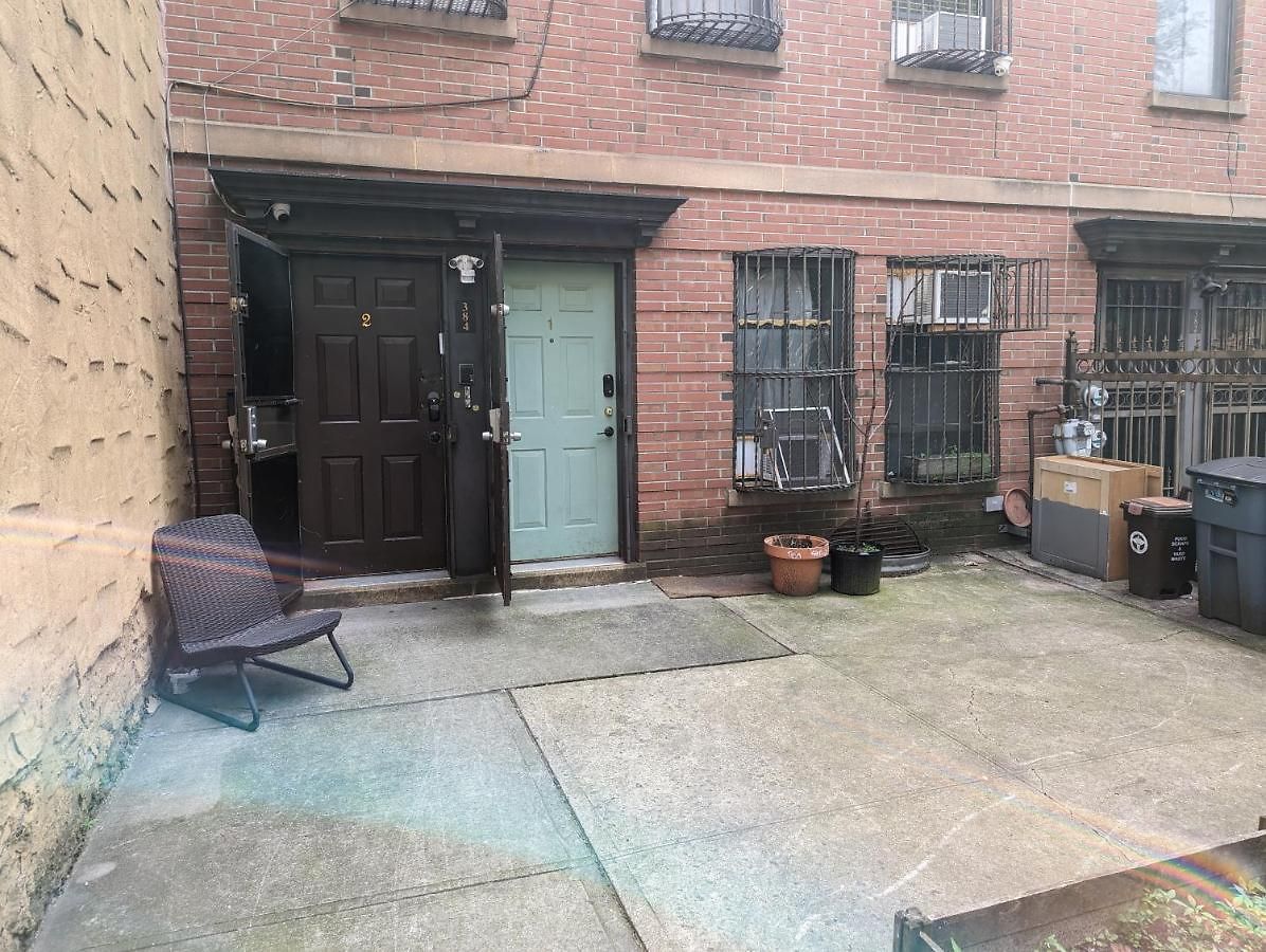 Williamsburg Private With Garden *