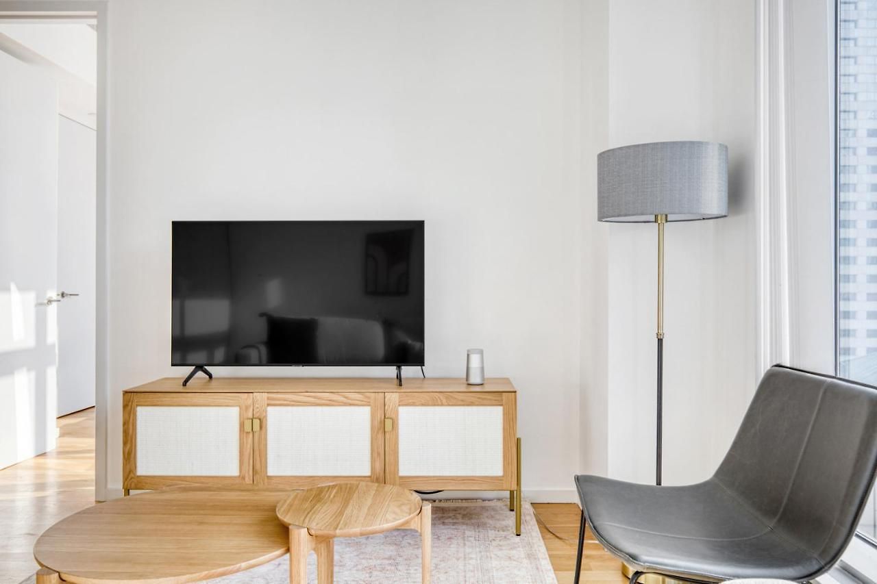 Apartment Midtown 1br W Gym Wd Across From Rock Center Nyc-670 *