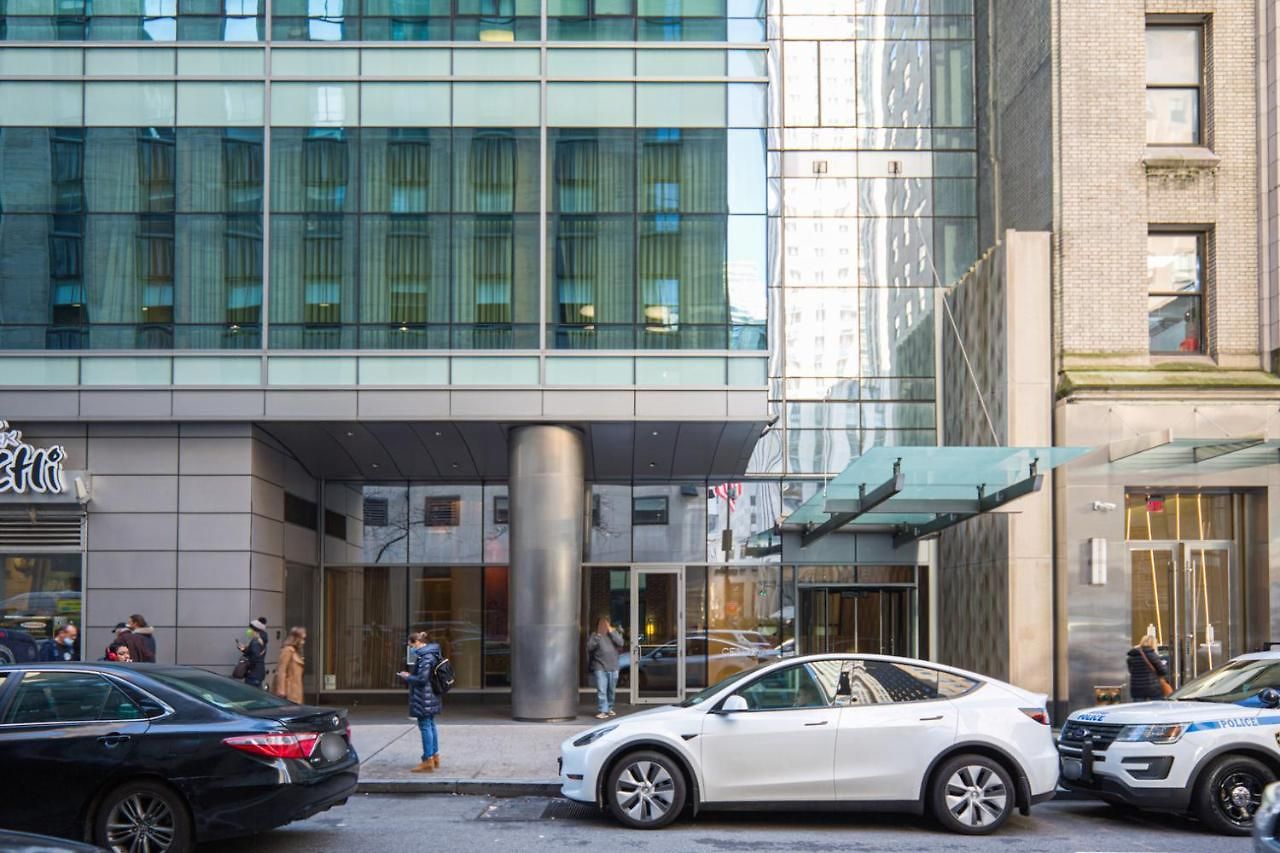 Midtown 1br W Gym Wd Across From Rock Center Nyc-670 *