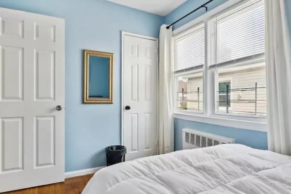 Rockaway 3 Bedroom By The Sea. *