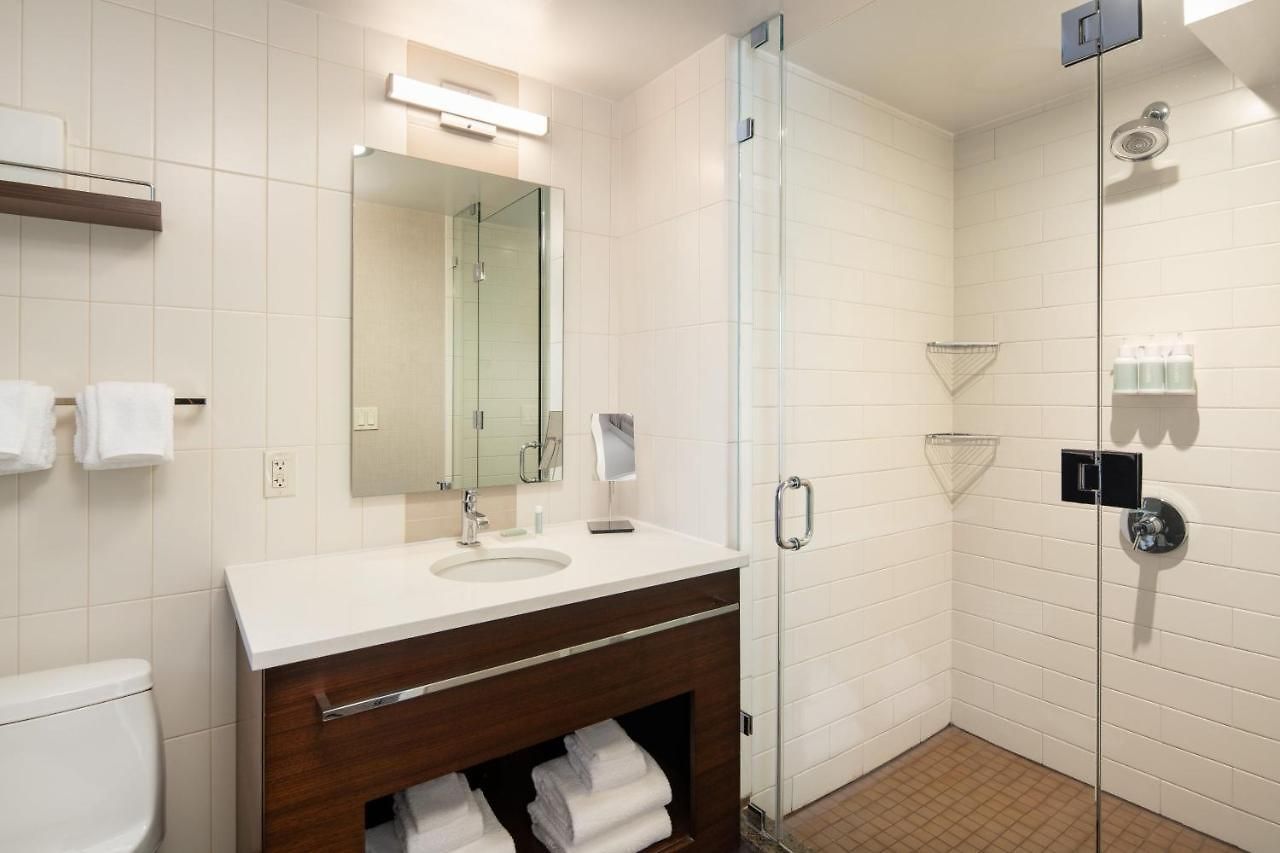By Marriott Manhattan/ Midtown Eastside Hotel New York