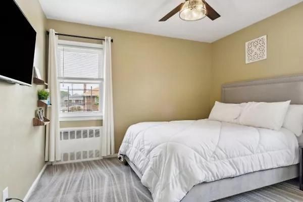 Rockaway 3 Bedroom By The Sea. Holiday home New York