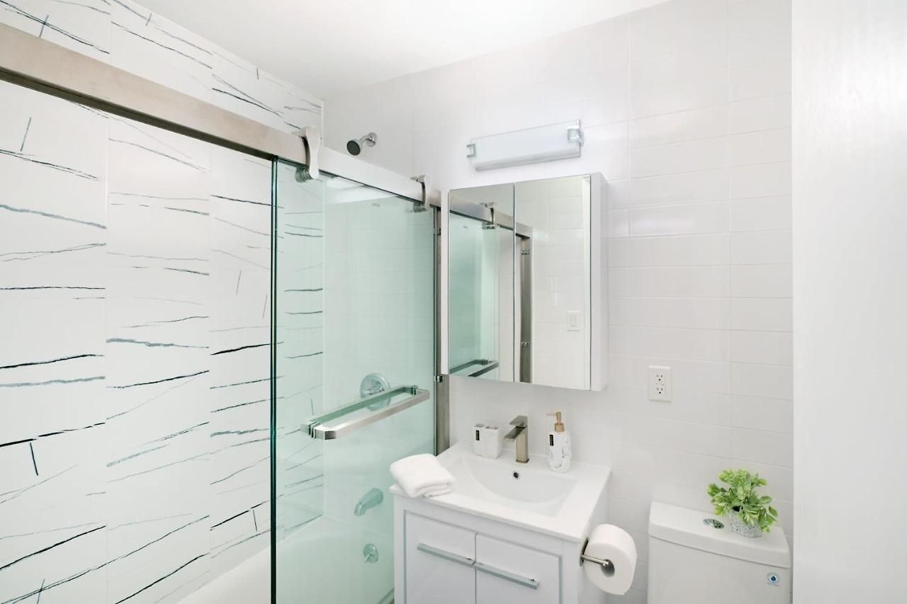 444-3f Newly Renovated 1br In Hell's Kitchen Apartment