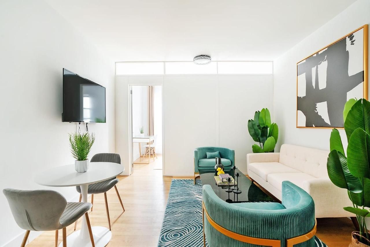 444-3f Newly Renovated 1br In Hell's Kitchen New York