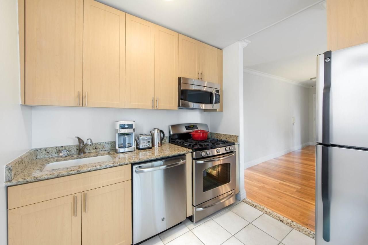 Apartment Midtown 2br W Pool Gym Roof Nr Subway Nyc-385 New York