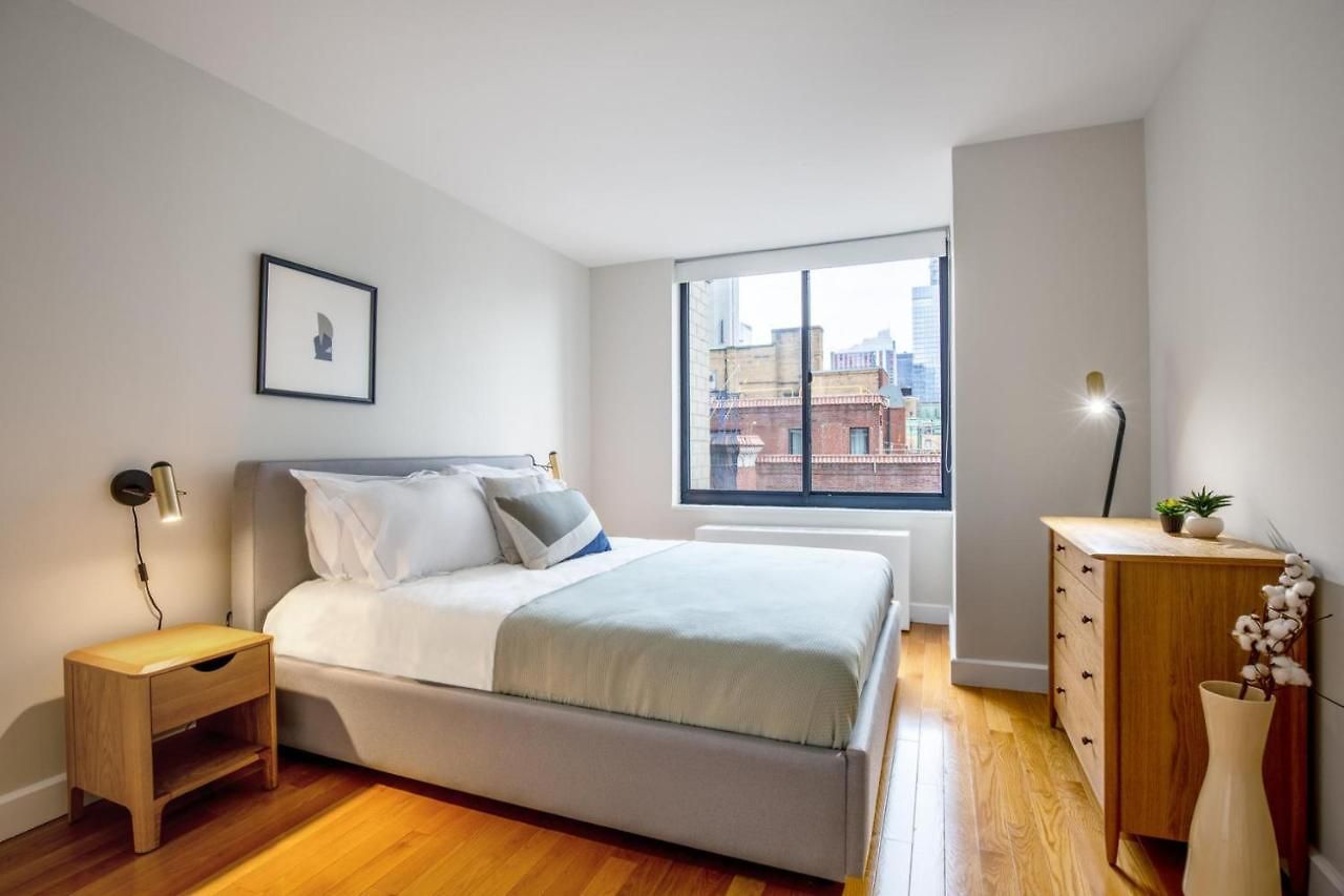 Midtown 1br W Pool Gym Parking Nr Times Sq Nyc-378 Apartment New York