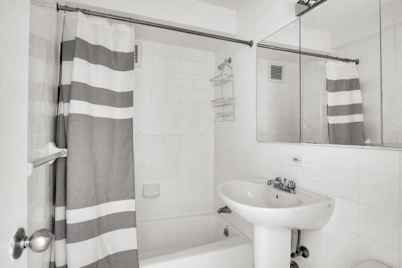 Apartment Midtown E 1br W Dm Elevator Nr Bloomingdales Nyc-867 New York
