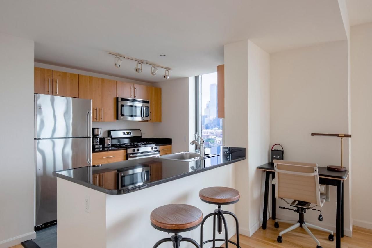 Apartment Lic 1br W Pool Gym Nr River Nyc-934 *