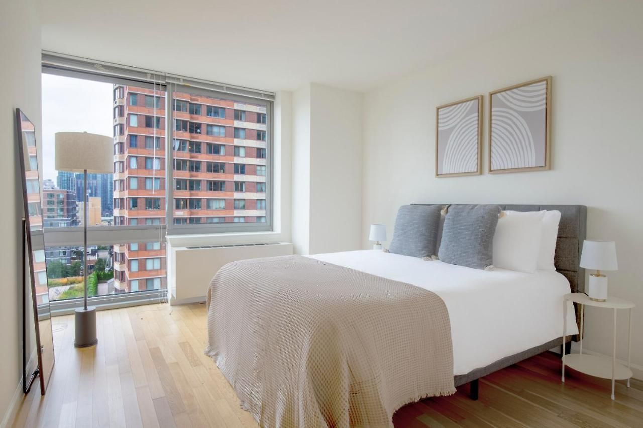Lic 1br W Pool Gym Nr River Nyc-934 *