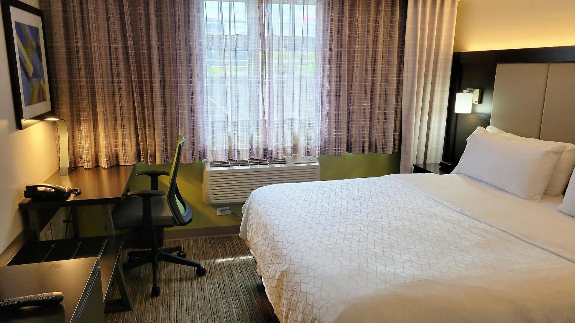 Express Maspeth By Ihg Hotel New York