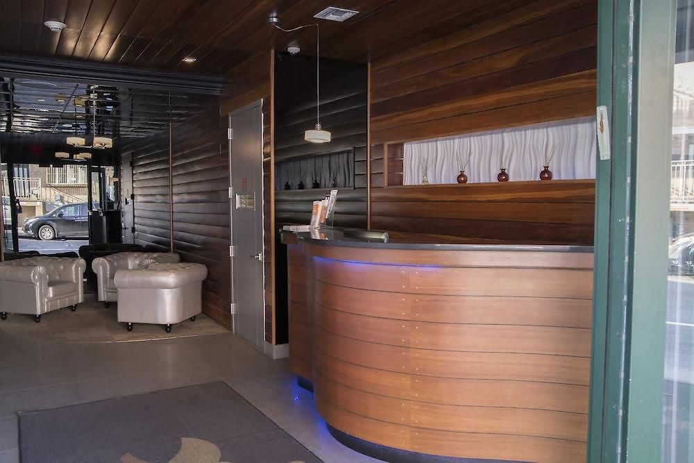 Aura Brooklyn 4*