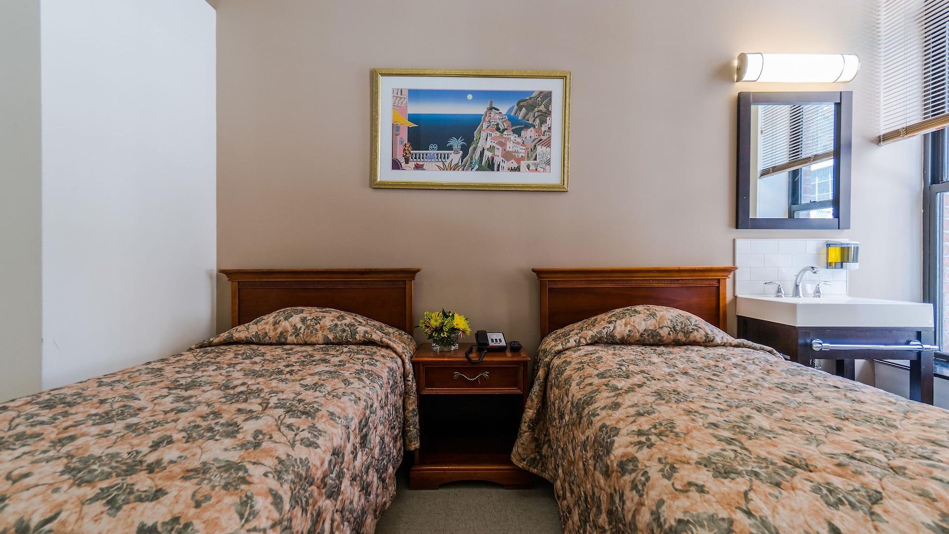 Americana Hotel 2*