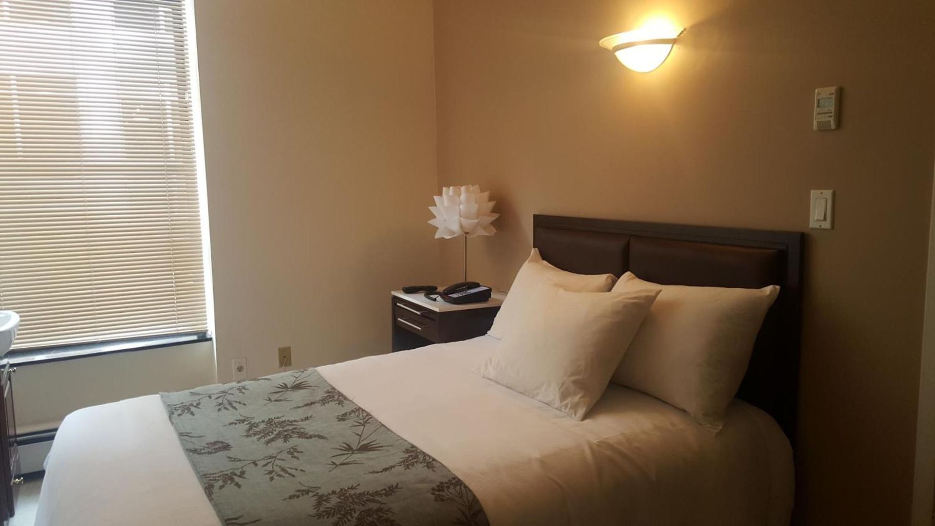 Americana Hotel 2*