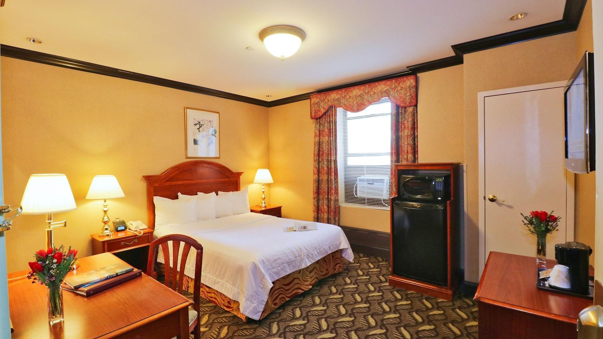Newton Hotel 3*