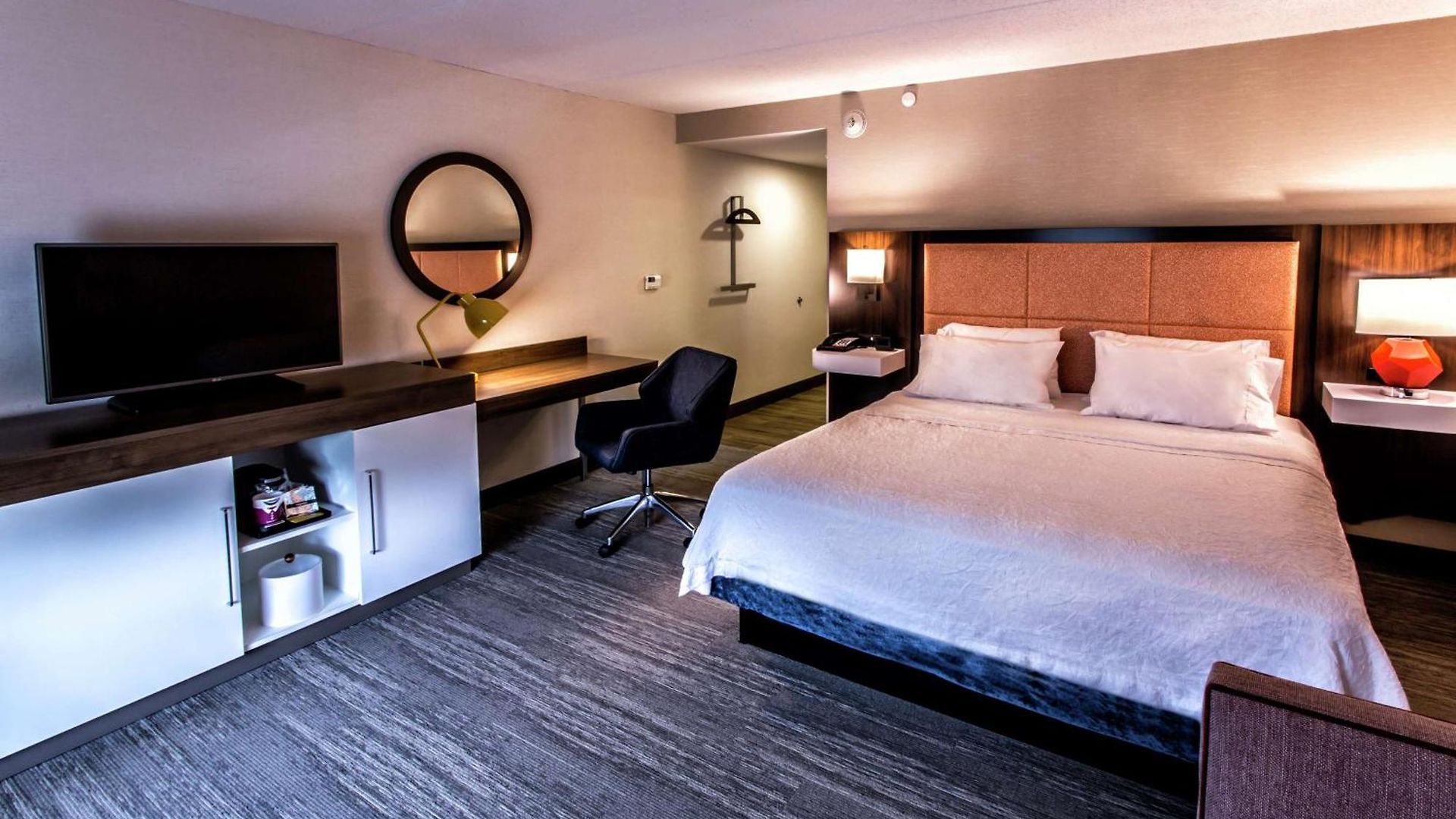 Hampton & Staten Island Hotel